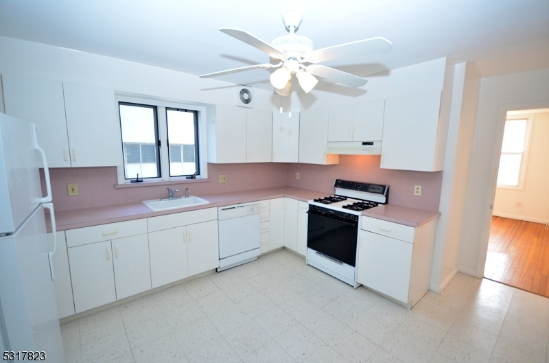 Property Photo:  142 Pompton Ave 1  NJ 07044 