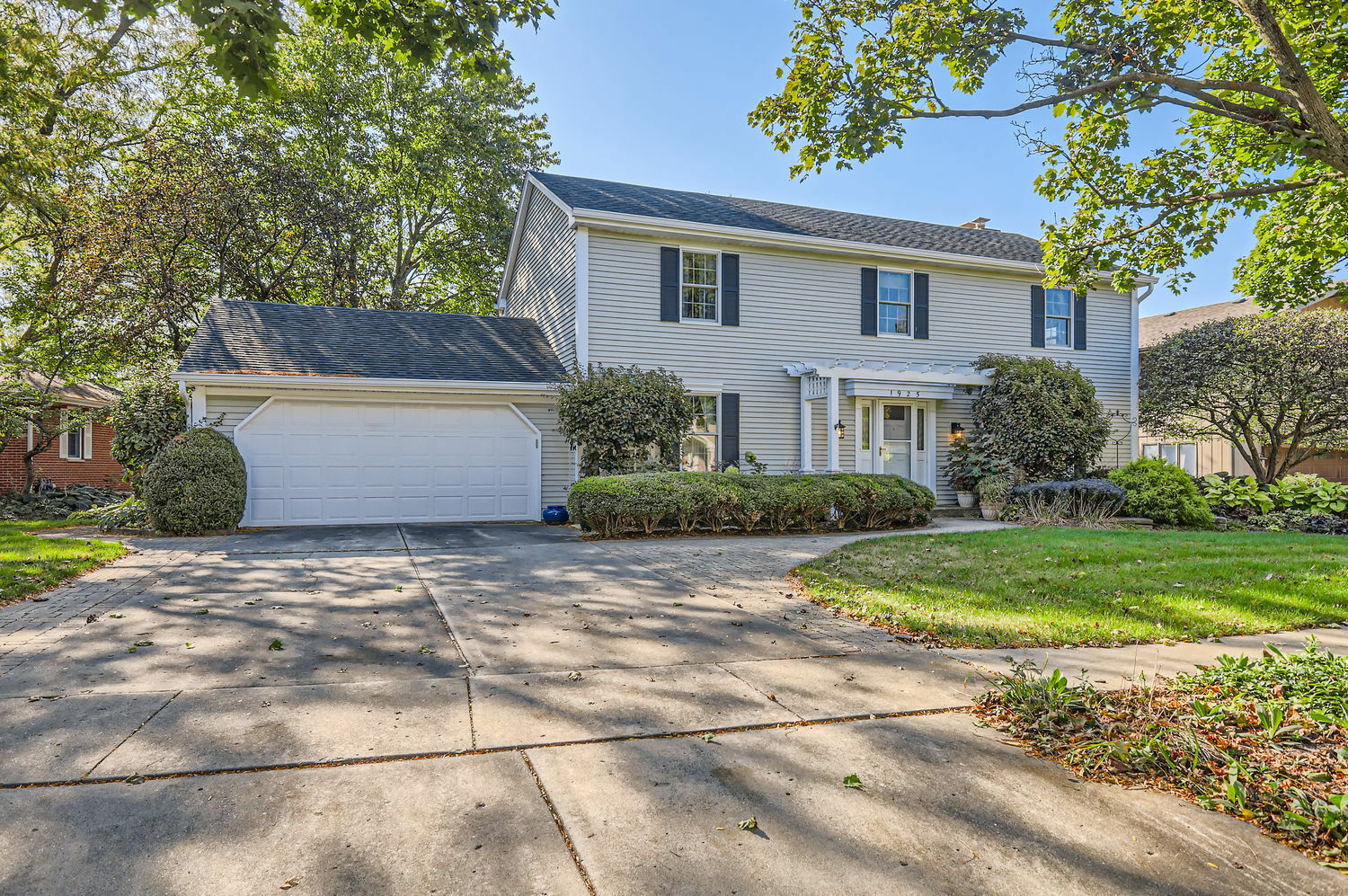 Property Photo:  1925 Jamestown Lane  IL 60123 