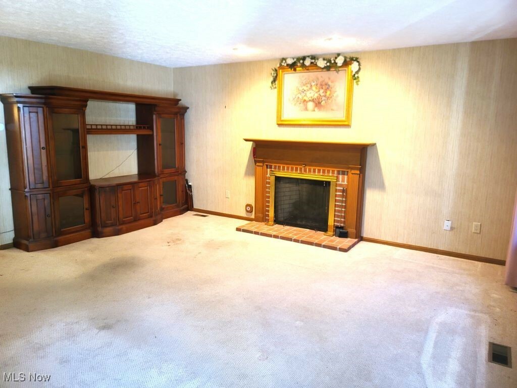 Property Photo:  7220 Windsor Lane  OH 44060 