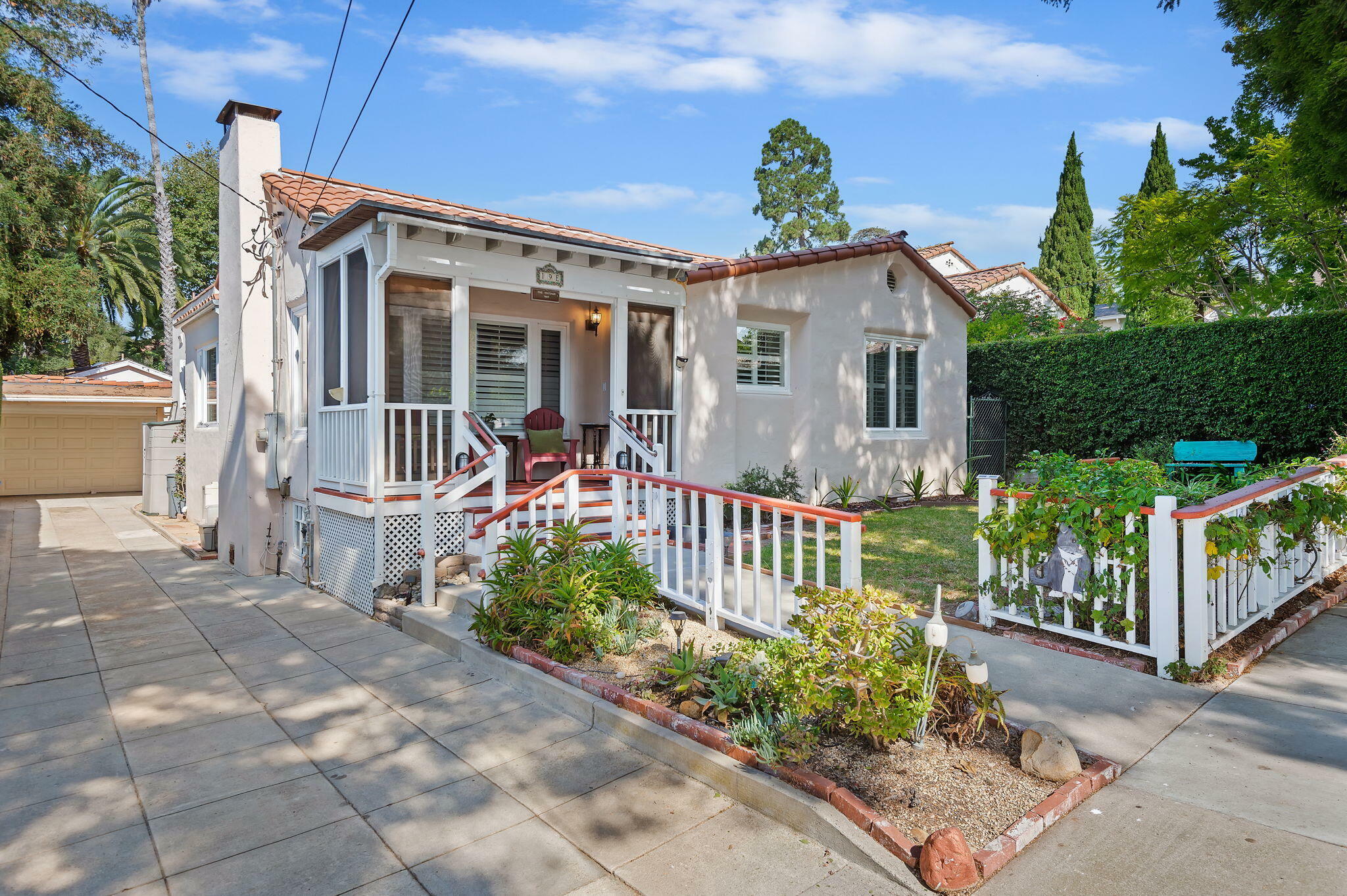 Property Photo:  19 E Junipero Street  CA 93105 