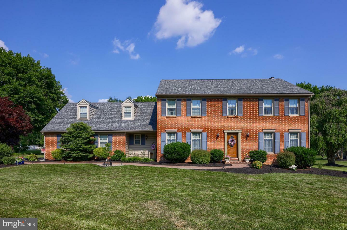 Property Photo:  8 Waterfront Estates Drive  PA 17602 