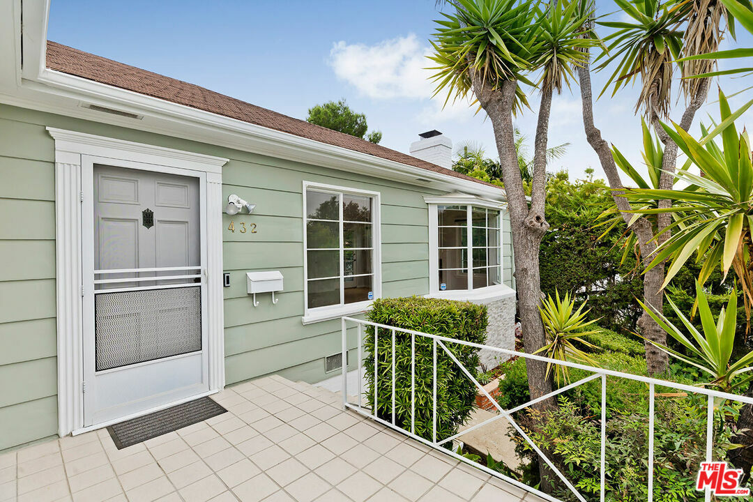 Property Photo:  432   Almar Ave  CA 90272 