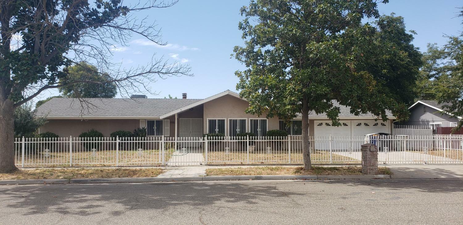 Property Photo:  2568 S Harrison Avenue  CA 93706 