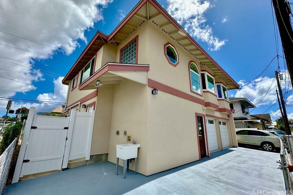 Property Photo:  821 Momolio Street  HI 96817 