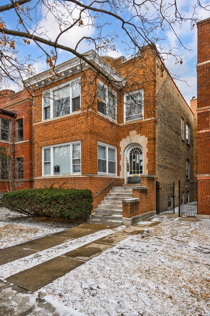 Property Photo: 1256 W Arthur Avenue IL 60626