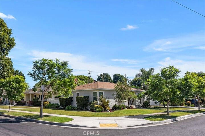 Property Photo:  5896 E Pageantry Street  CA 90808
