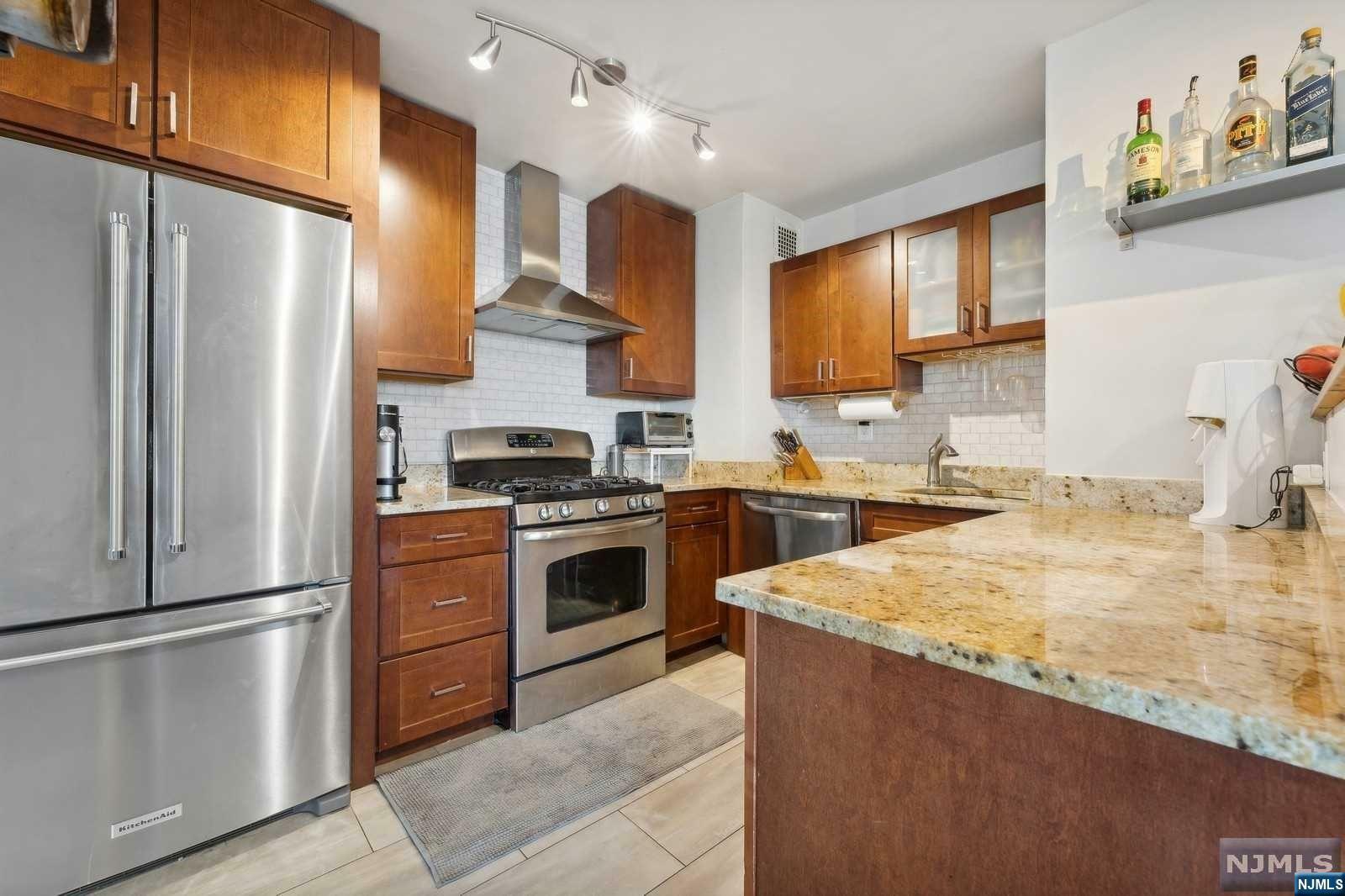 Property Photo:  2077 Center Avenue 15F  NJ 07024 