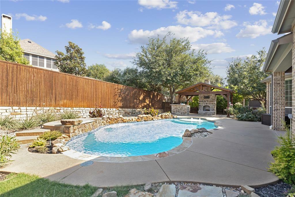 Property Photo:  911 Hawthorn Drive  TX 75078 