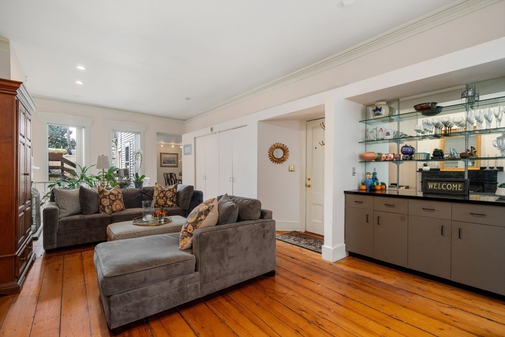 Property Photo:  20 Chestnut Street 1  MA 02129 