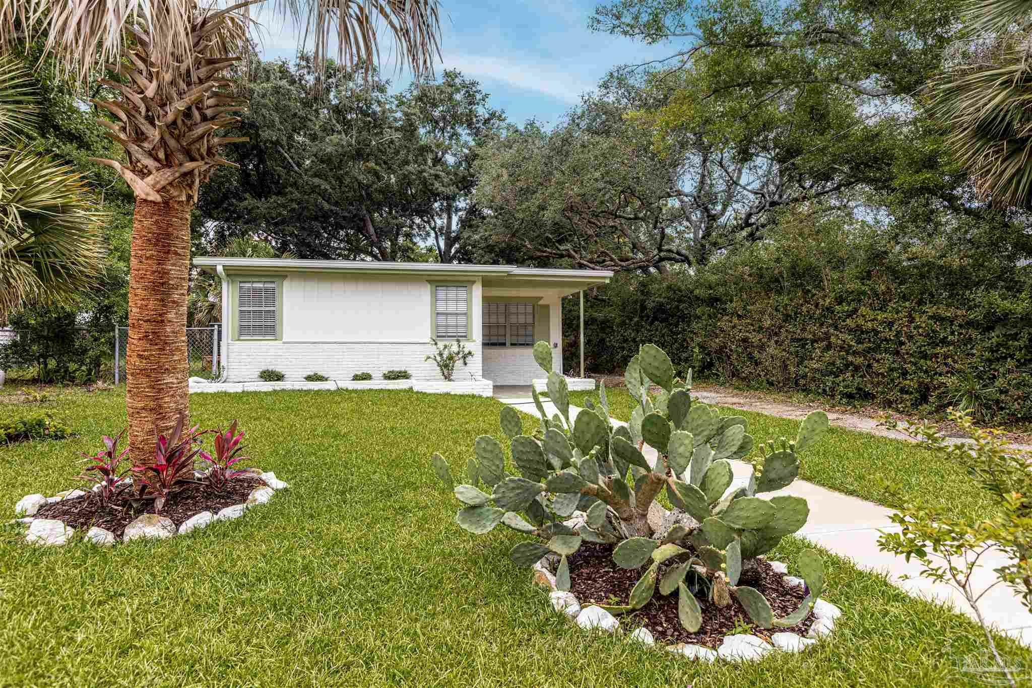 Property Photo:  3206 E Gonzalez St  FL 32503 