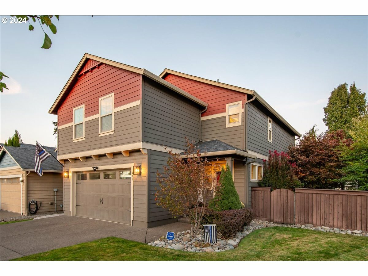 Property Photo:  402 N 43rd Ct  WA 98642 