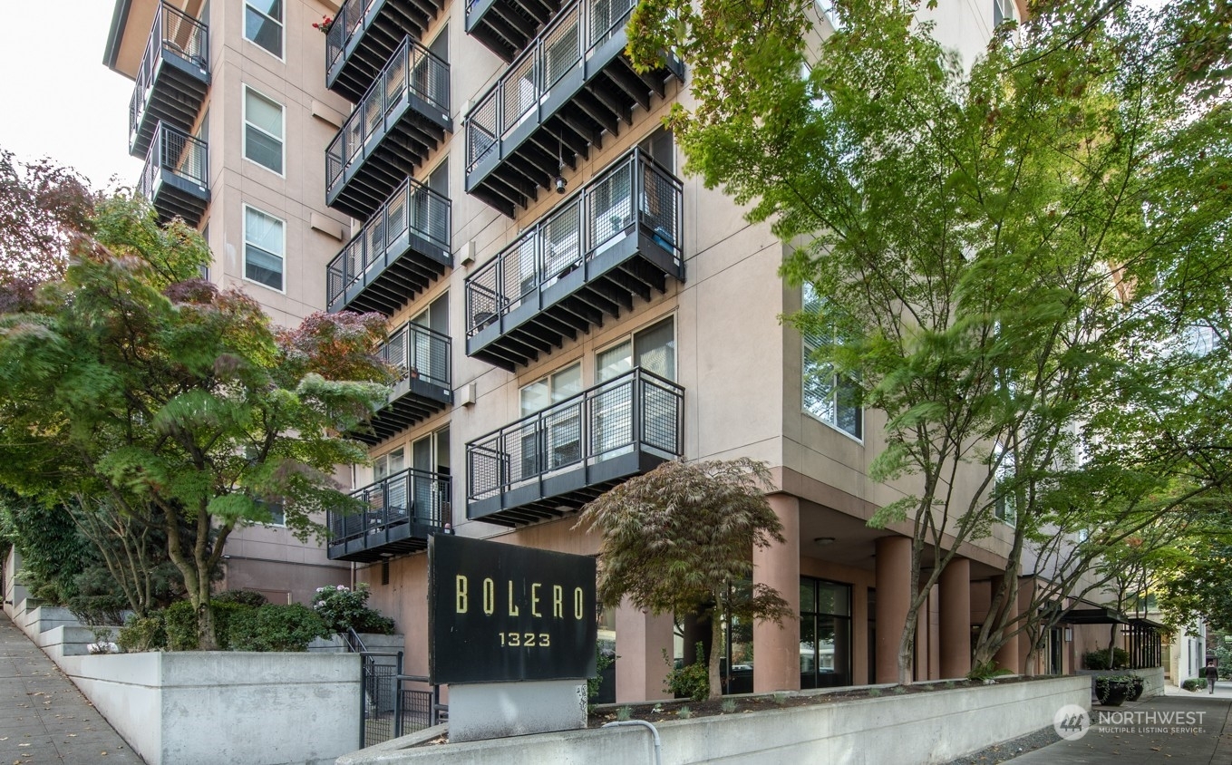 Property Photo:  1323 Boren Avenue 311  WA 98101 