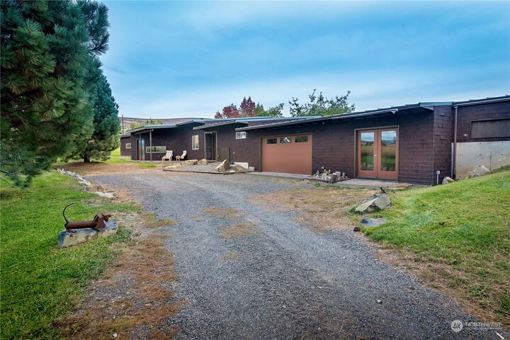 Property Photo:  7180  Sorenson Road  WA 98926 