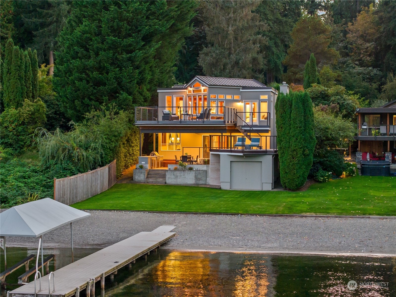 Property Photo:  2624 W Lake Sammamish Parkway NE  WA 98052 