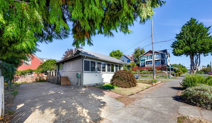 Property Photo:  4602 SW  Brandon Street  WA 98136 