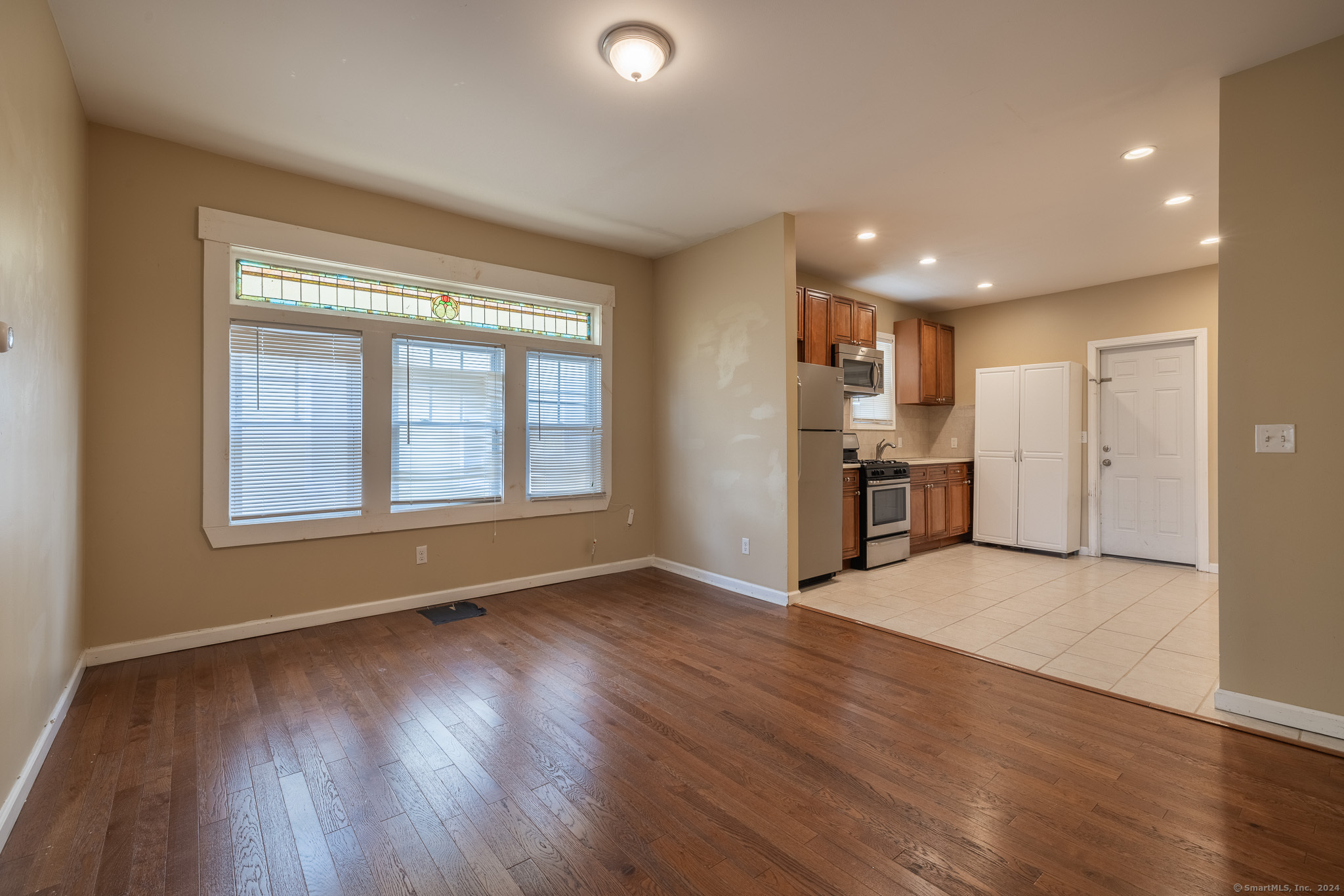 Property Photo:  239 Parrott Avenue 1st Floor  CT 06606 