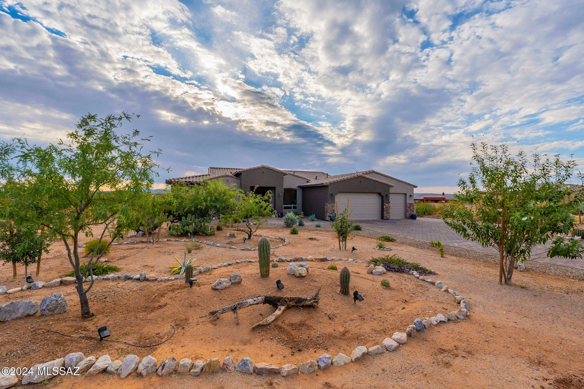 Property Photo:  233 N Palomino Run Place  AZ 85629 