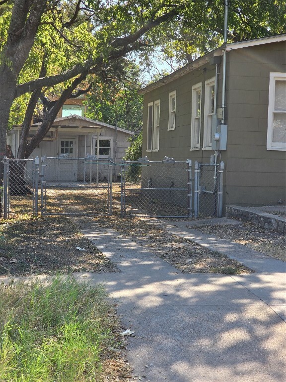 Property Photo:  709 W Monroe Street  TX 78704 