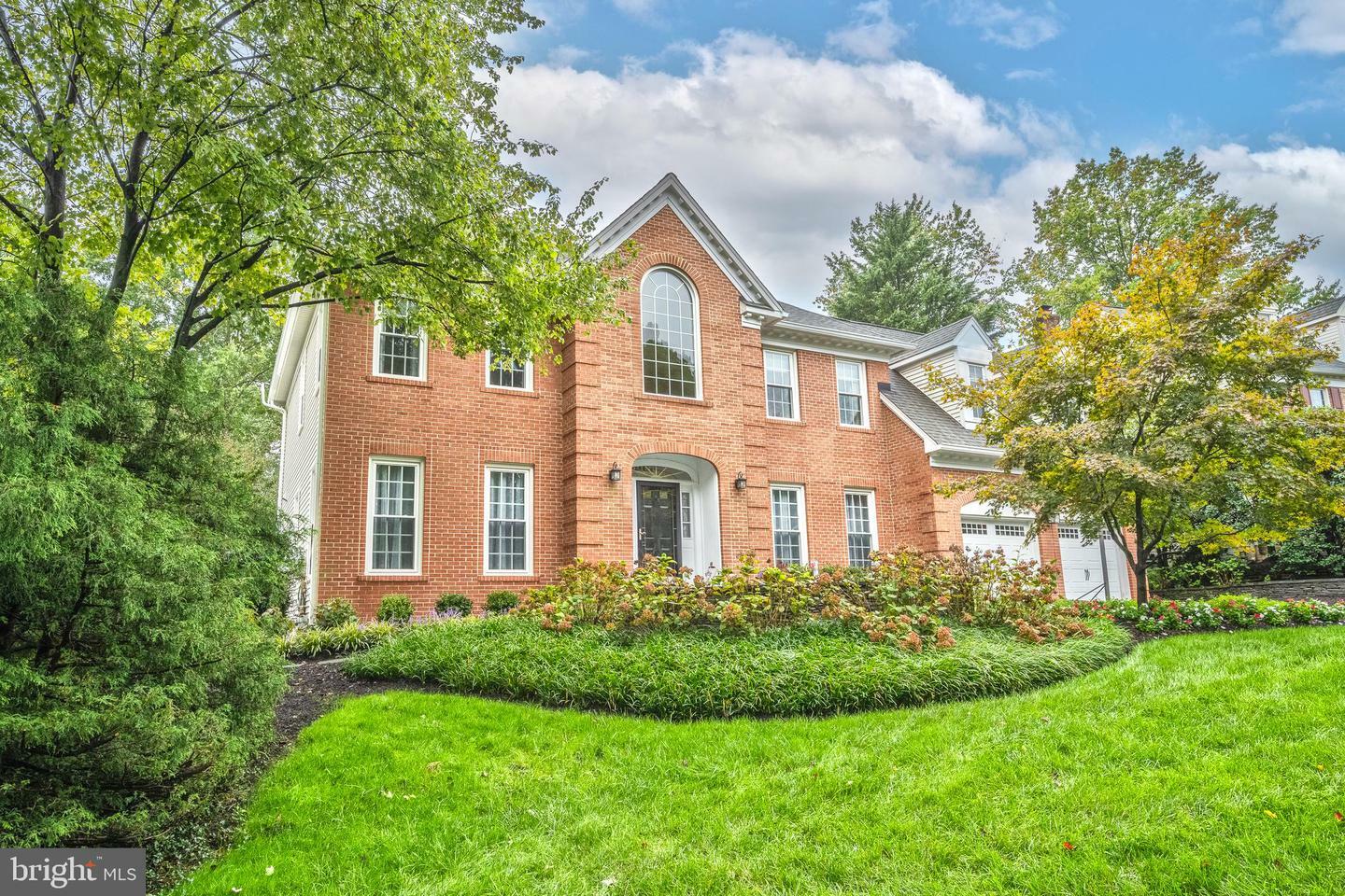 Property Photo:  9605 Crosspointe Drive  VA 22039 