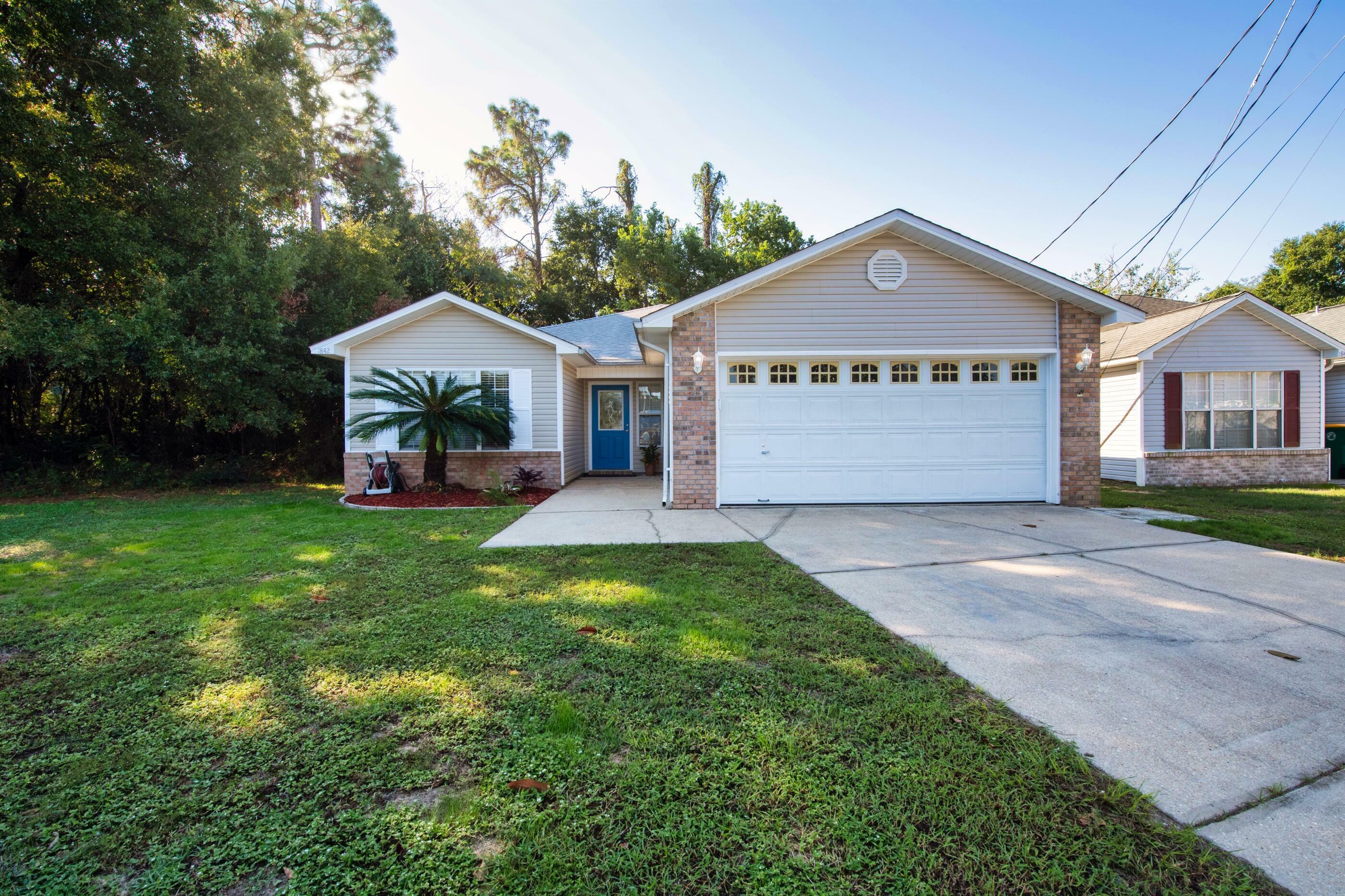 Property Photo:  1842 Brick Circle  FL 32547 