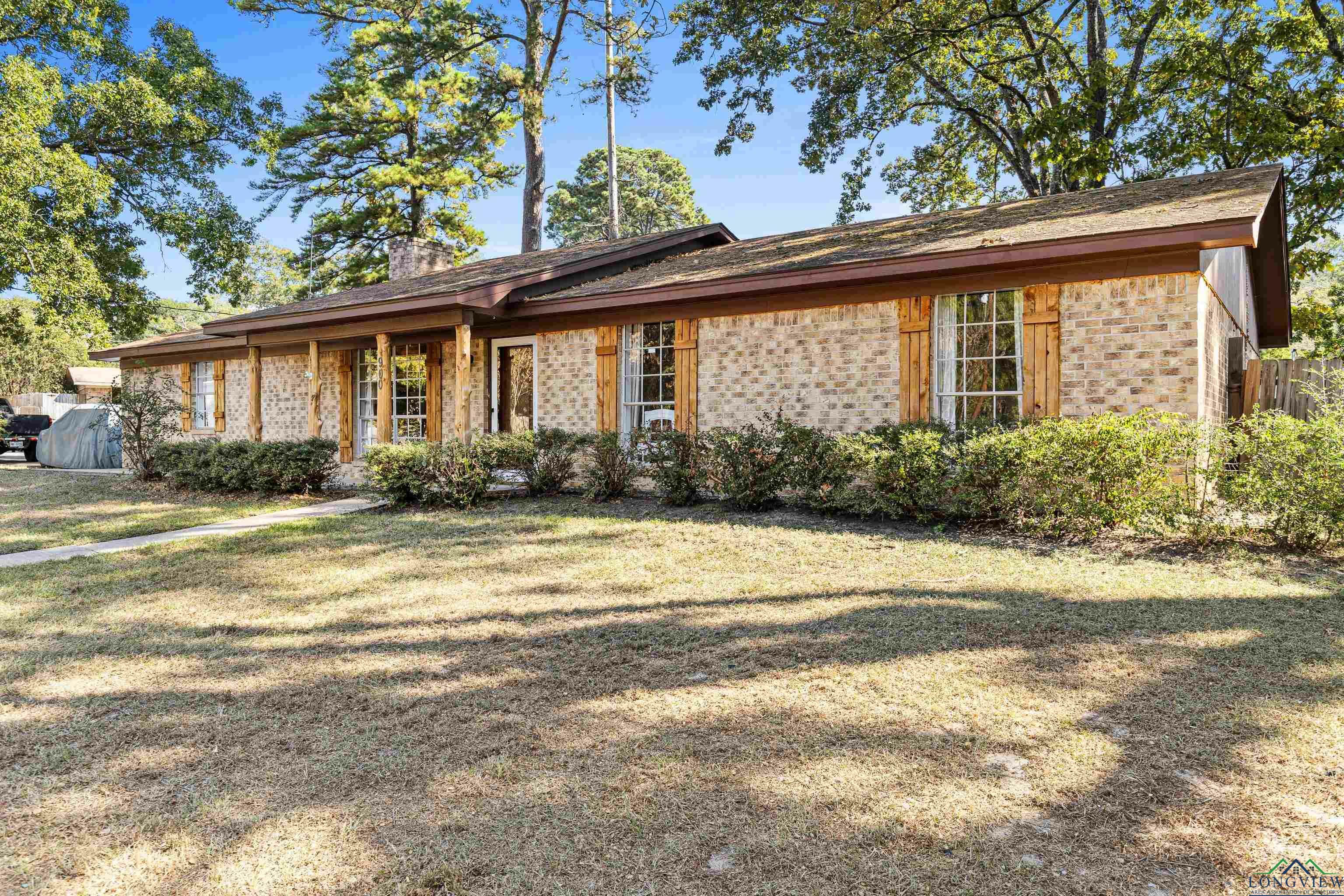 Property Photo:  900 Warren Dr  TX 75672 