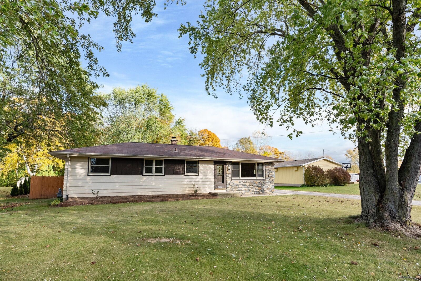 Property Photo:  1009 N Wisconsin Dr  WI 53083 