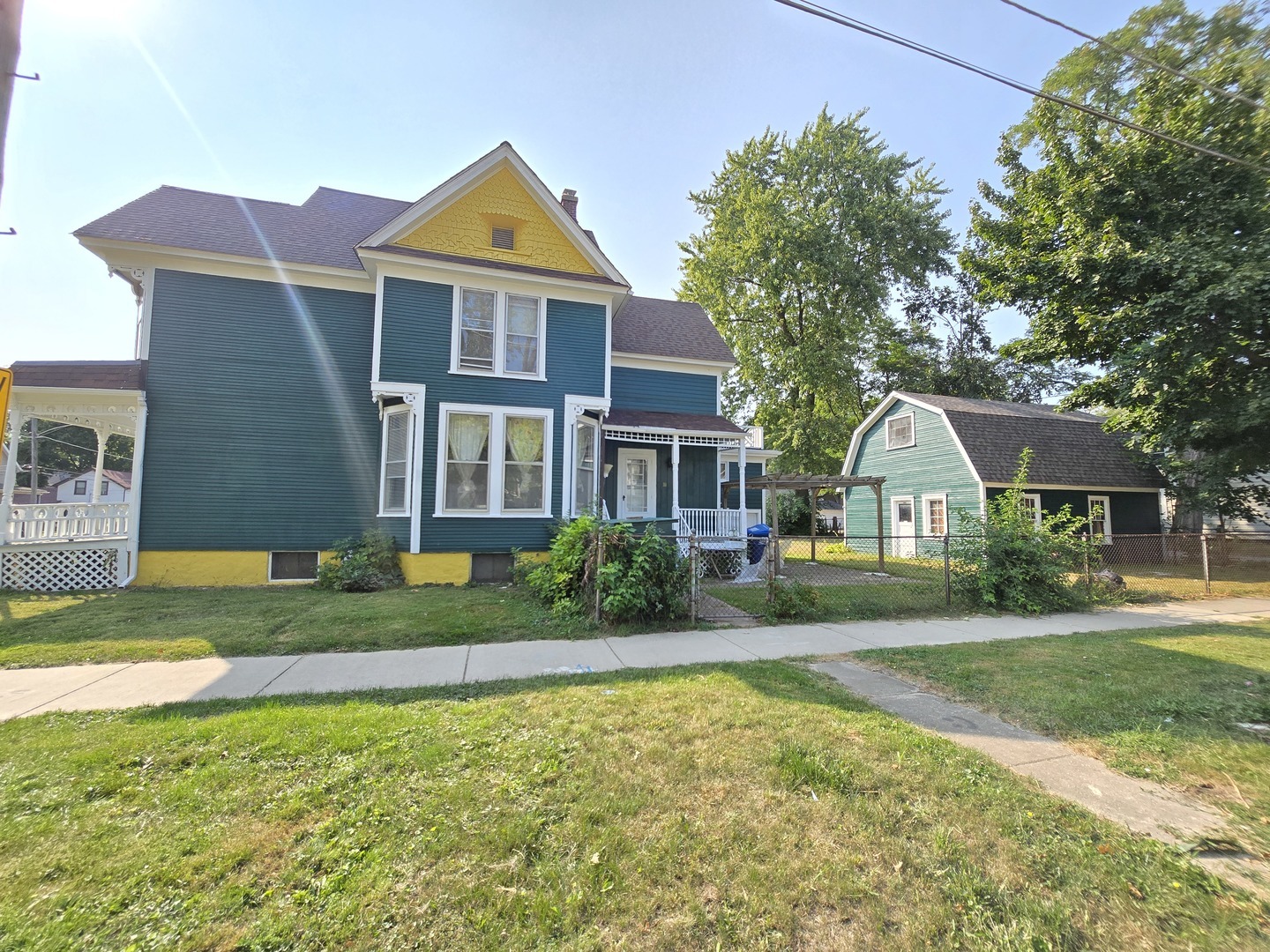 Property Photo:  702 Franklin Street  IL 60085 