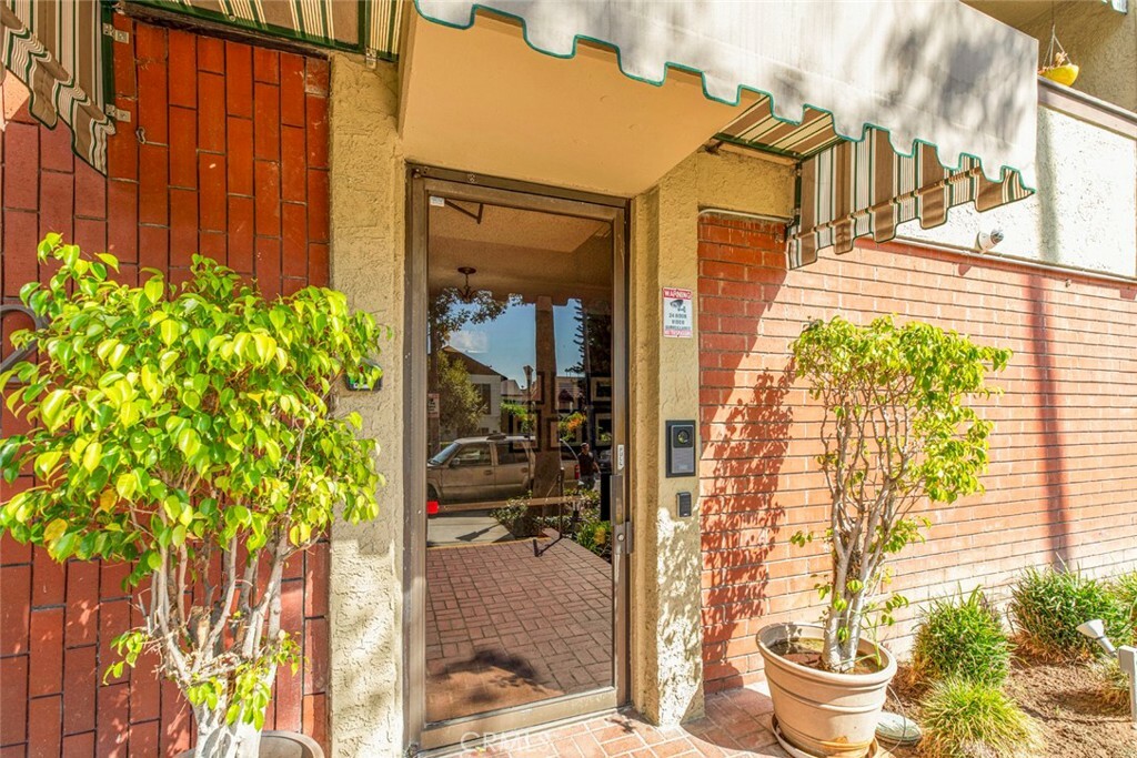 Property Photo:  125 W Mountain Street 318  CA 91202 