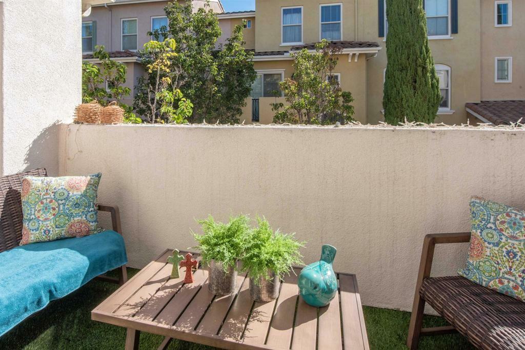 Property Photo:  2264 Huntington Point Road 104  CA 91914 