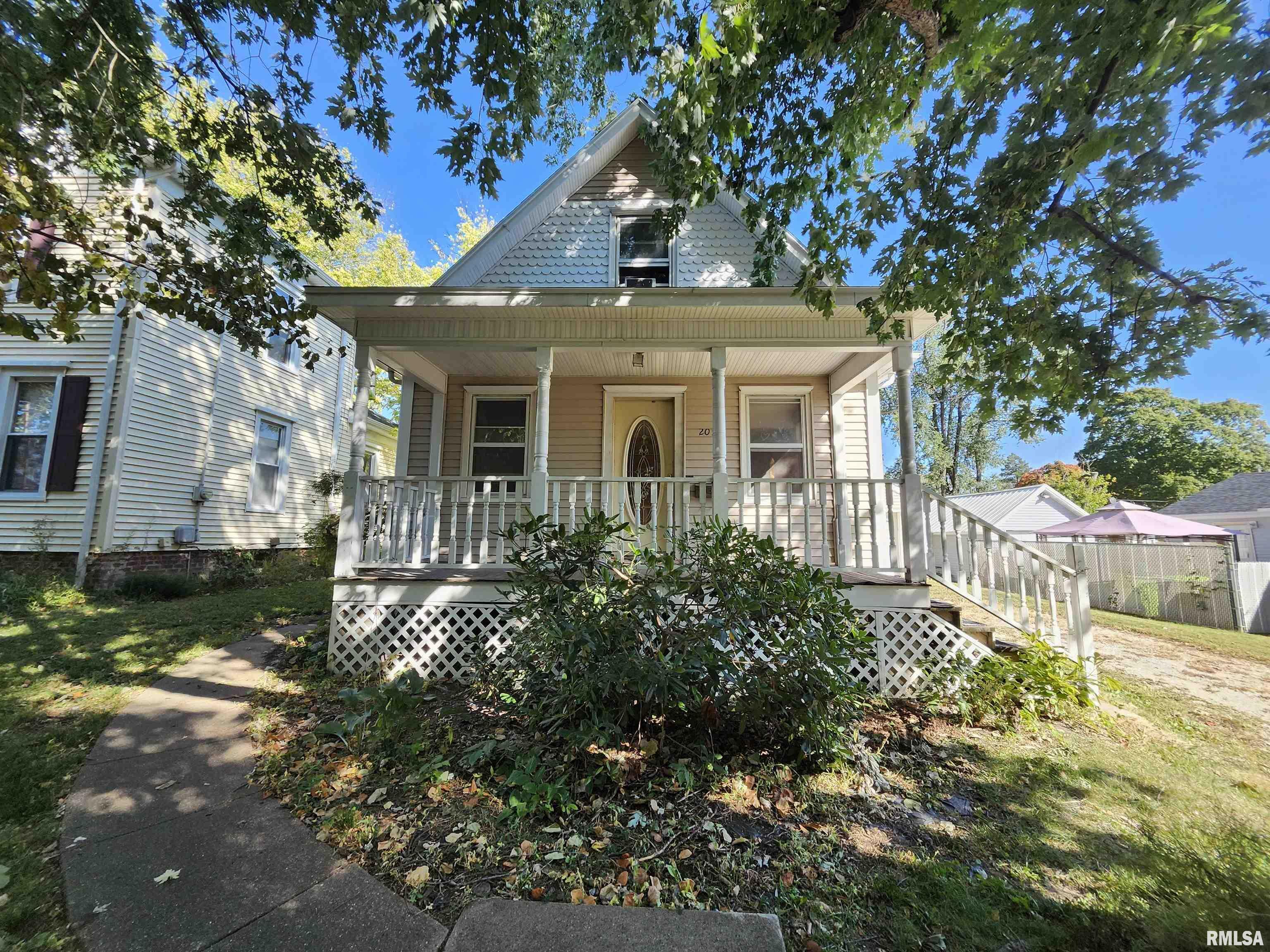 Property Photo:  205 S Elm Street  IL 61571 