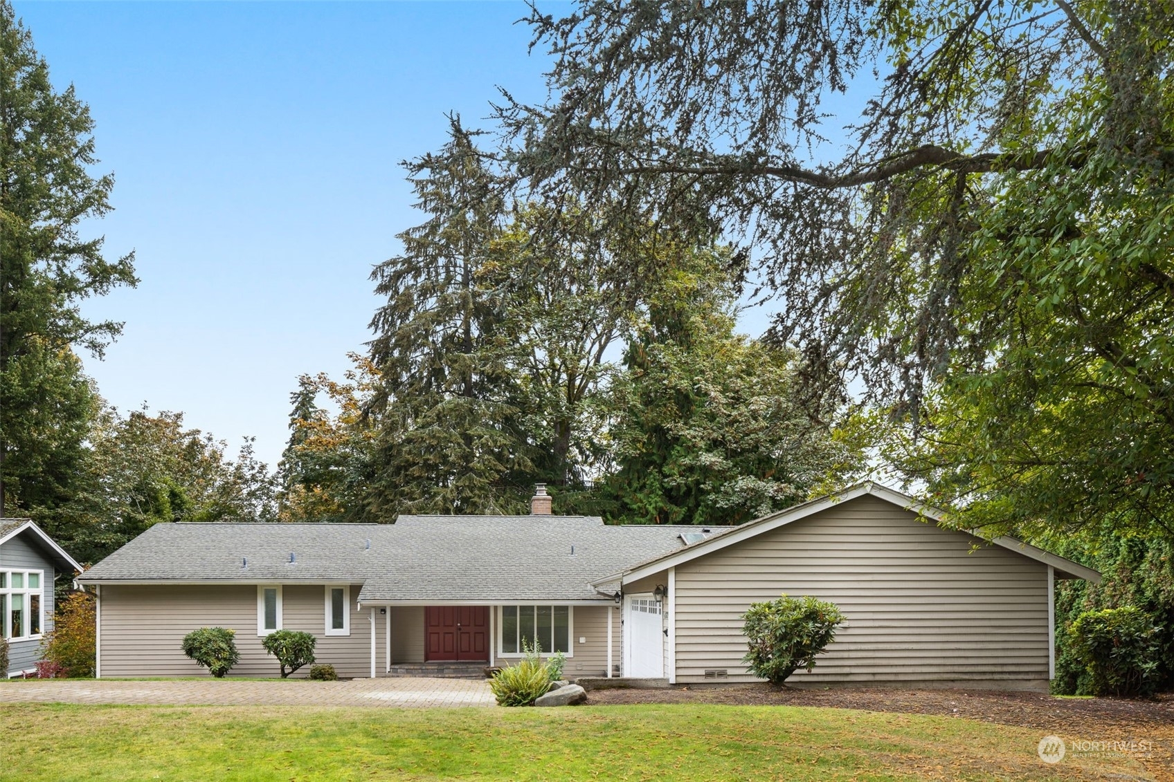 Property Photo:  4572  144th Avenue SE  WA 98006 