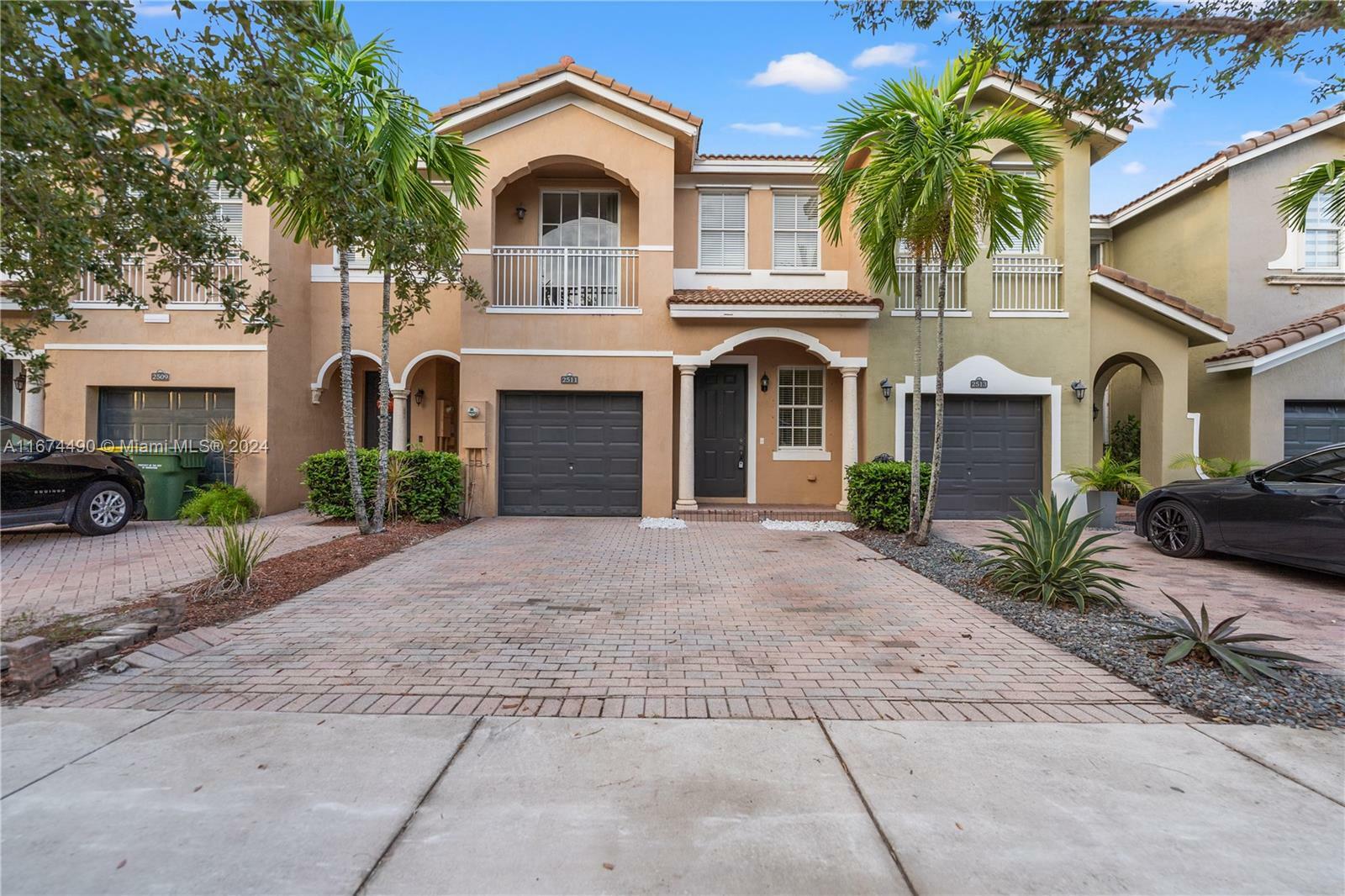 Property Photo:  2511 SE 15th Ct  FL 33035 