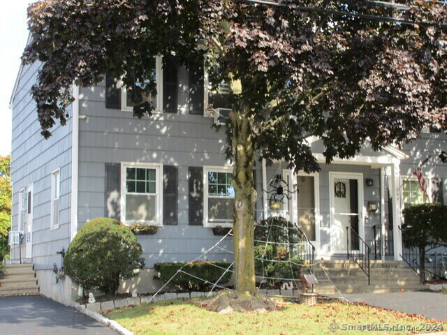 Property Photo:  82 Greenfield Street 82  CT 06825 