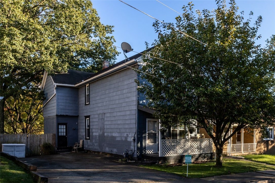 Property Photo:  1626 Mobile Ave  PA 15145 