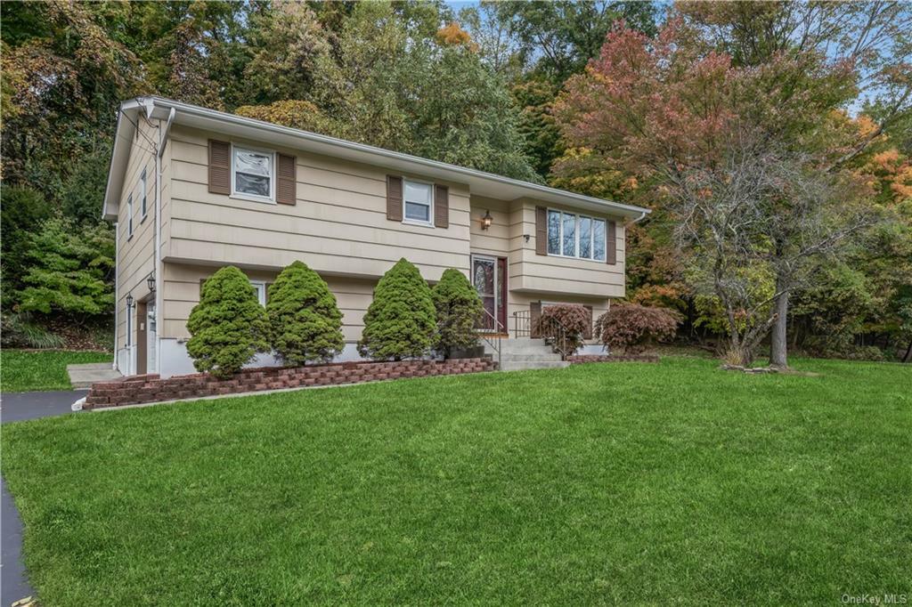 Property Photo:  30 Great Oaks Drive  NY 10956 