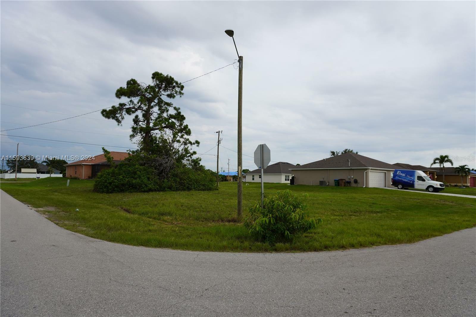 Property Photo:  1313 NE 7th Avenue  FL 33909 