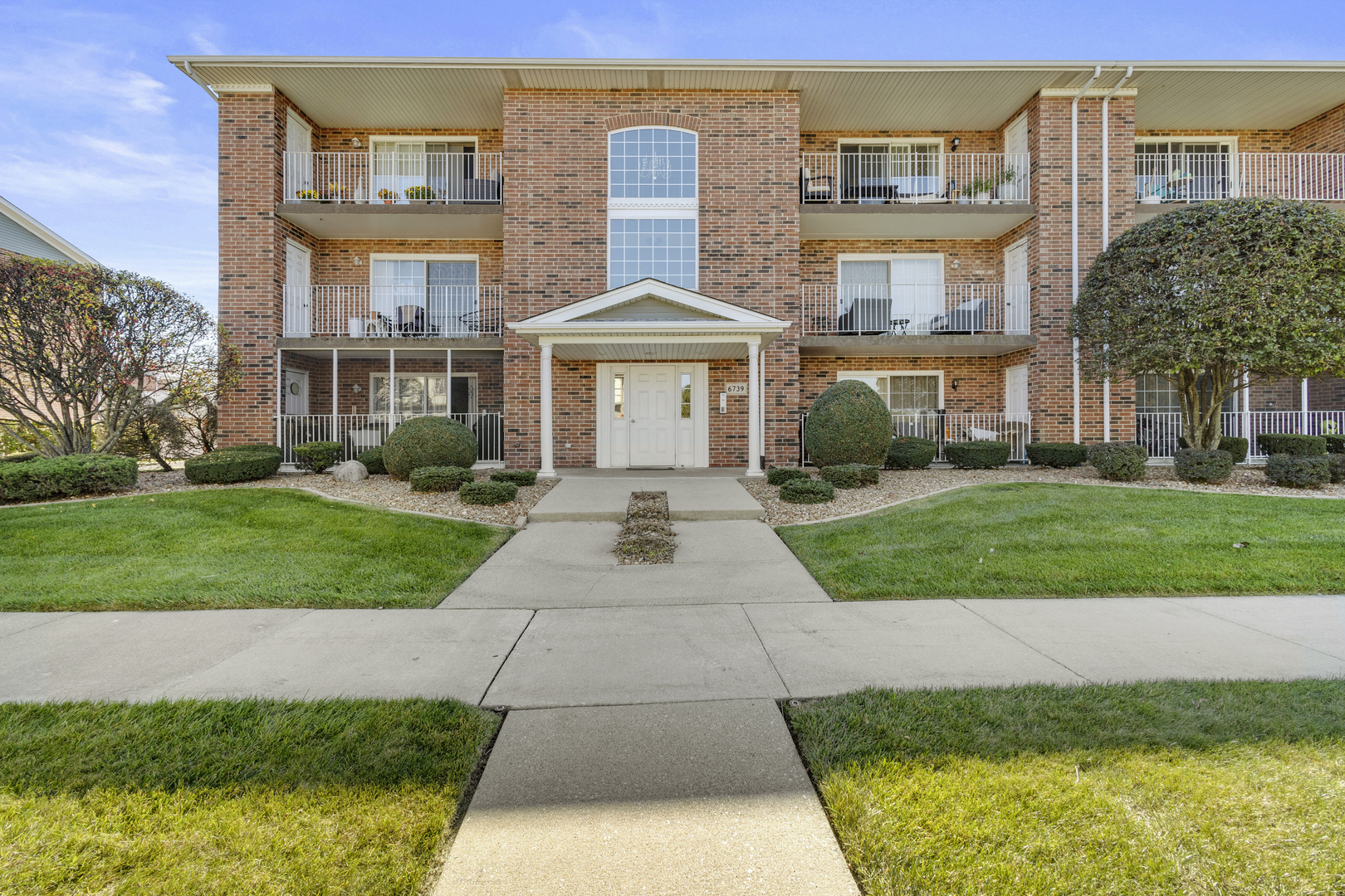 Property Photo:  6739 White Tailed Lane 3E  IL 60477 