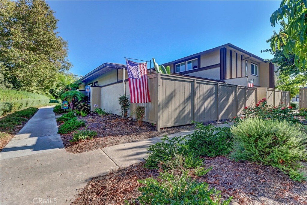 22952 Via Nuez 21  Mission Viejo CA 92691 photo