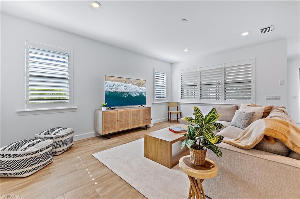 Property Photo: 6694 Pennyroyal Dr FL 34114
