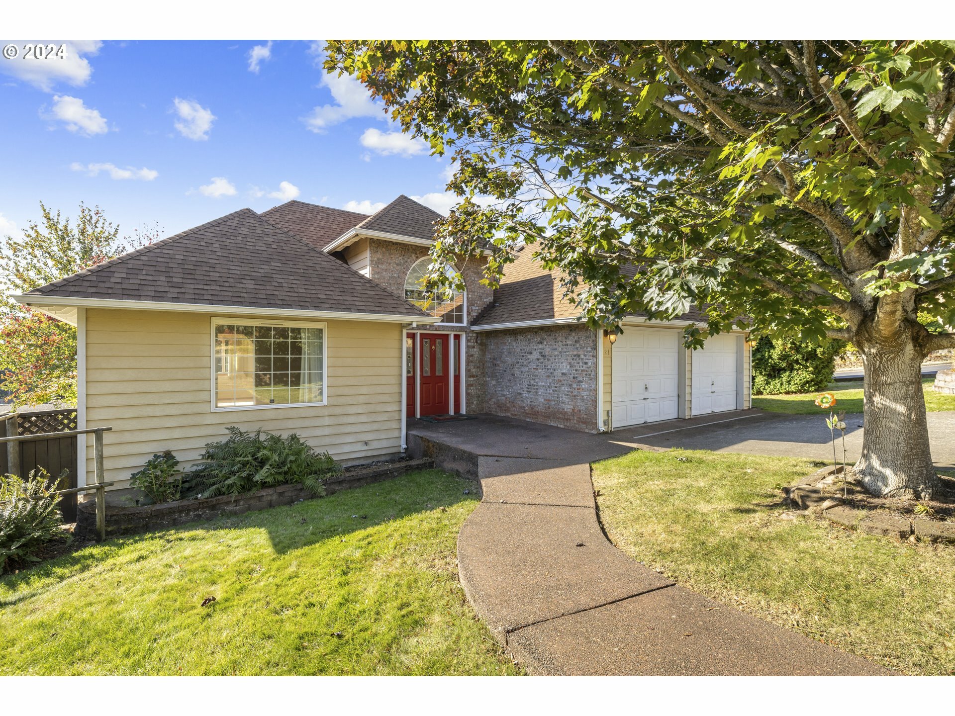 421 NE Scenic St  White Salmon WA 98672 photo