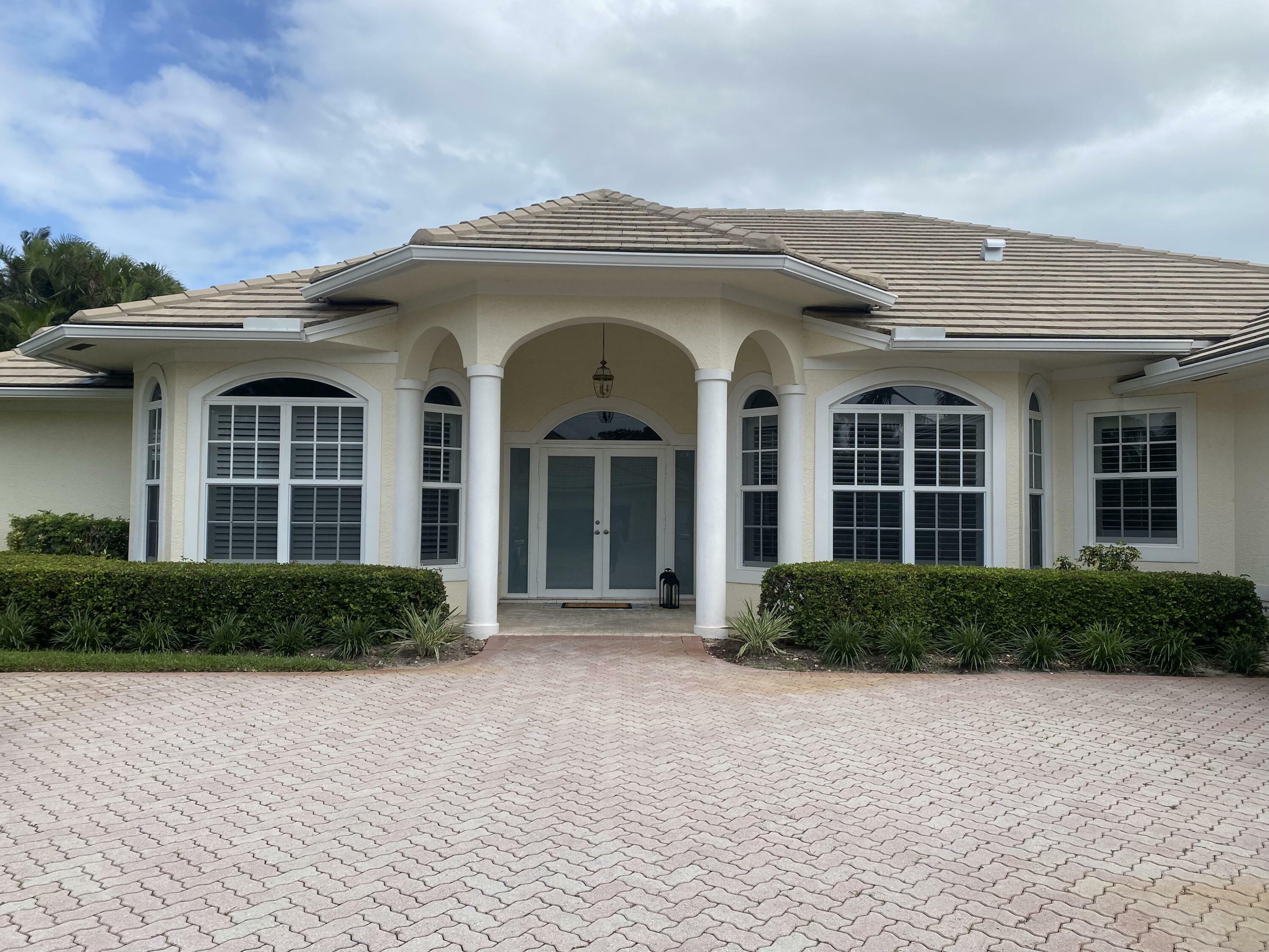 Property Photo:  8199 SE Woodlake Lane  FL 33455 