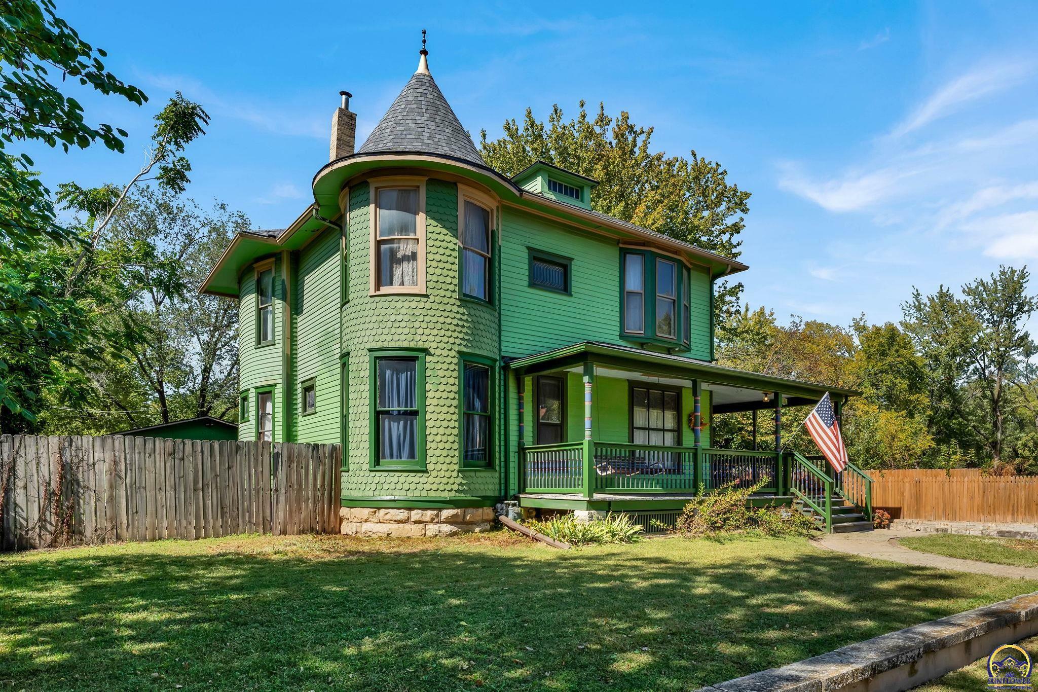 Property Photo:  1117 NW Jackson St  KS 66608 