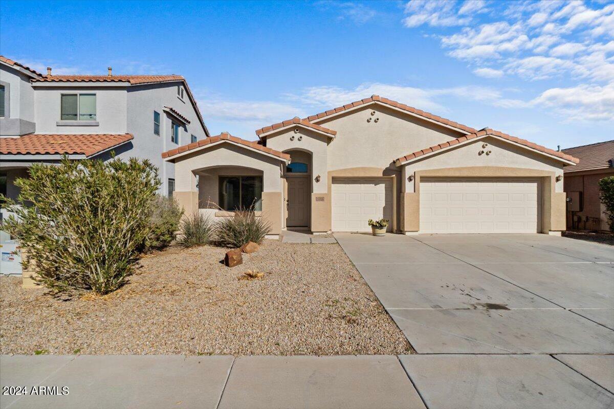 Property Photo:  45990 W Tulip Lane  AZ 85139 