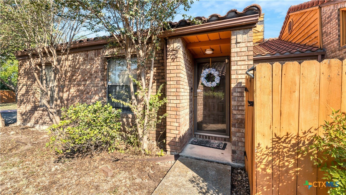 Property Photo:  1133 Ashby Street 11  TX 78155 