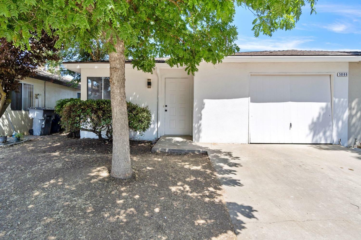 Property Photo:  5066 W Ashcroft Avenue  CA 93722 