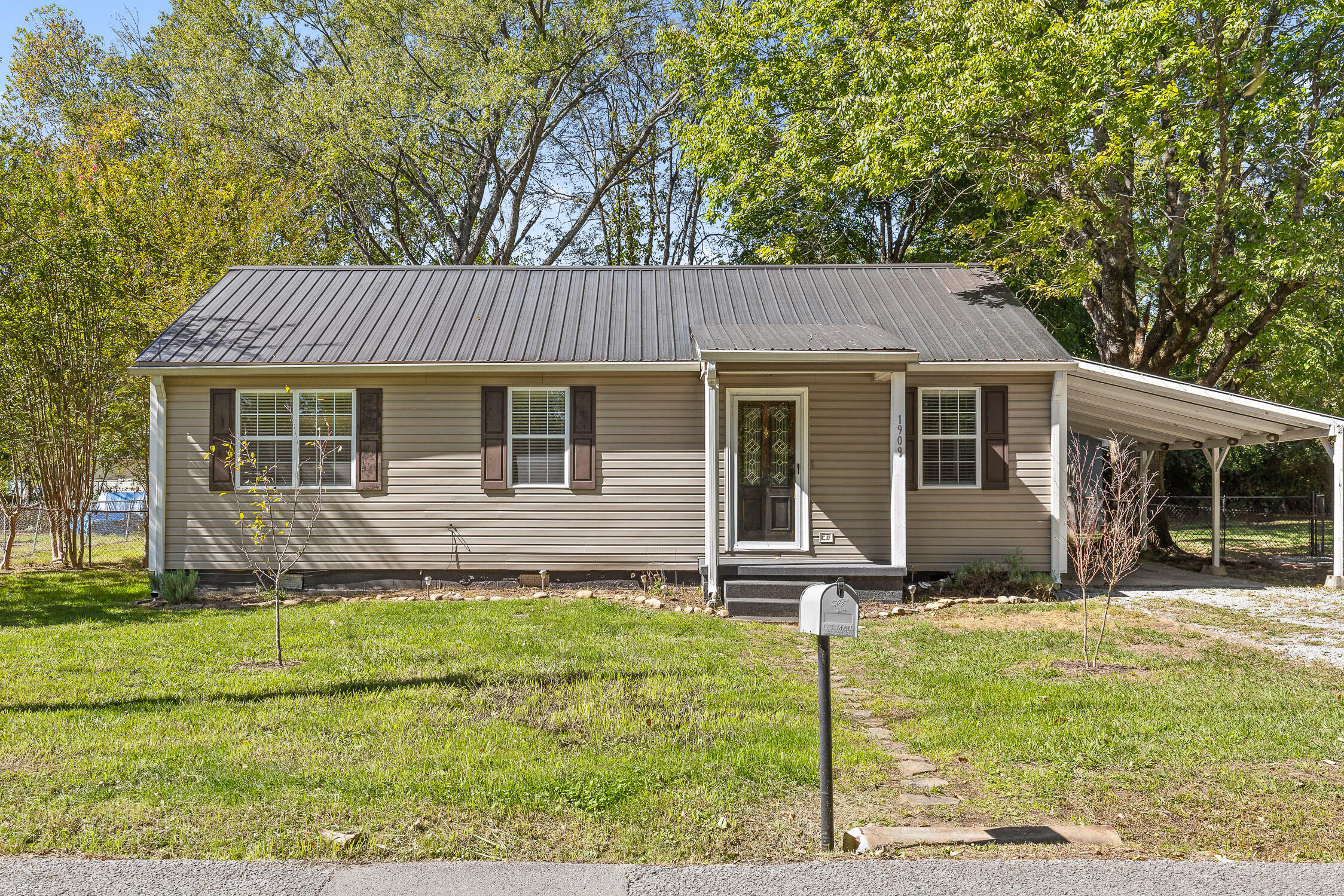 Property Photo:  1909 Dupont Street  TN 37343 