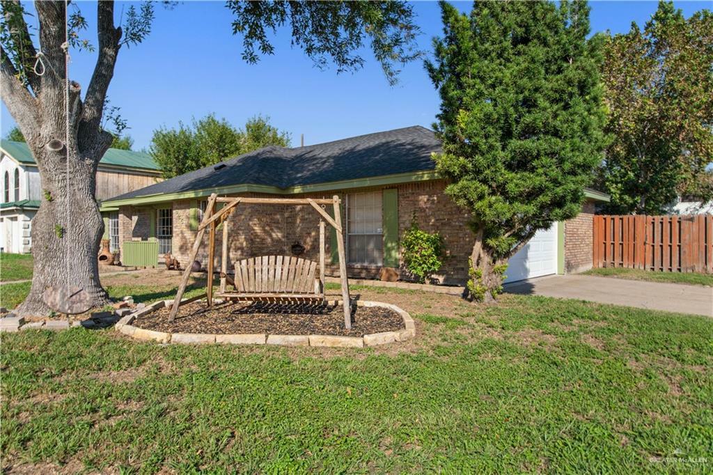 Property Photo:  925 Kerria Avenue  TX 78596 