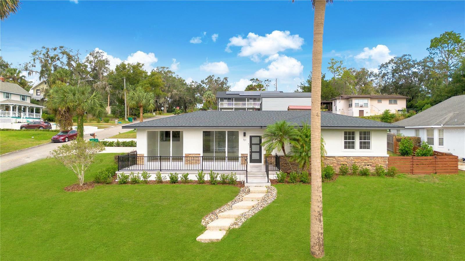 Property Photo:  701 E Key Avenue  FL 32726 