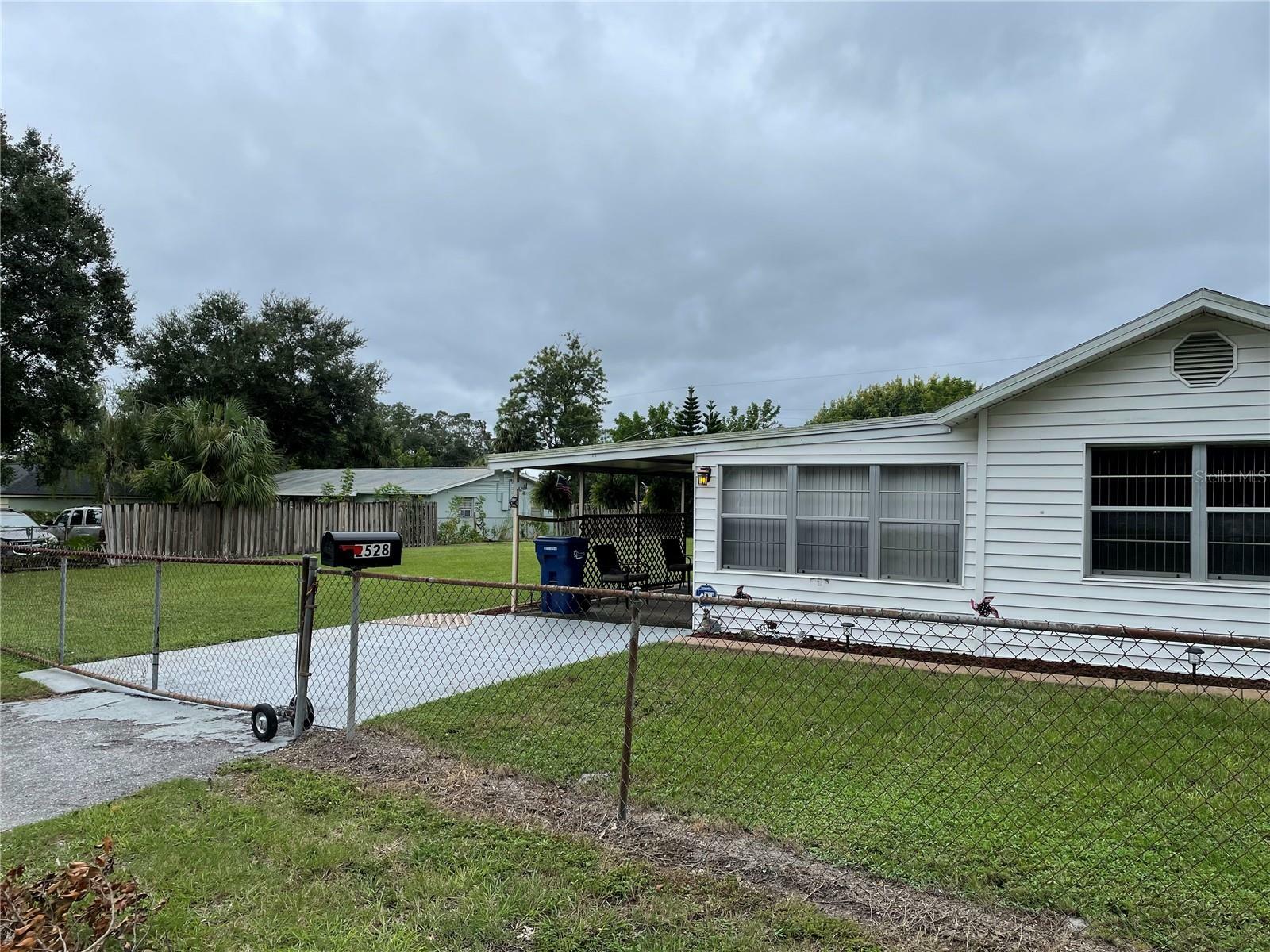 Property Photo:  2528 33rd Avenue Drive E  FL 34208 