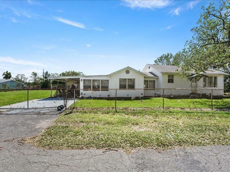 Property Photo:  2528 33rd Avenue Drive E  FL 34208 